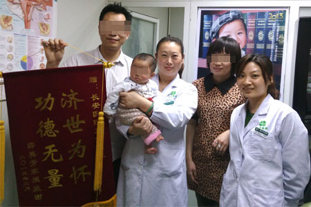 多年不孕终有喜 携子登门答谢