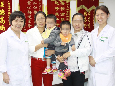 澳籍双胞胎圣丹福宝宝来圣丹福报喜