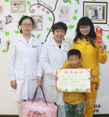 呆萌三宝来袭 她成了远近闻名的名人