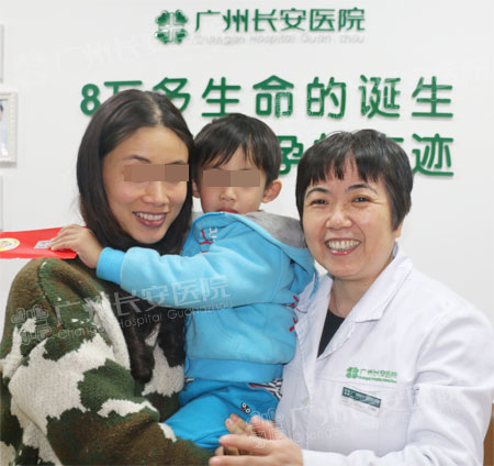 小男神成“妹控” 问妈妈要妹妹