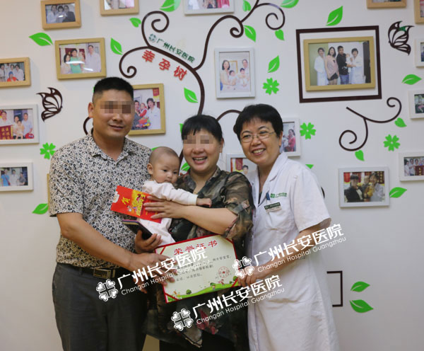 时隔18年后，她成为了儿女双全的幸福妈妈